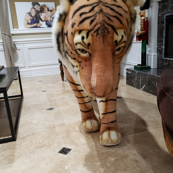 FAO Schwartz life size Tiger - Picture 3 of 6
